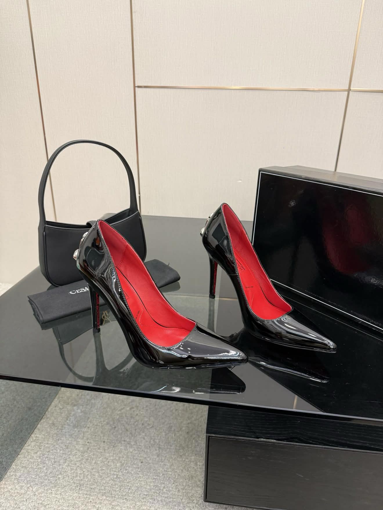 Black Red Pointed-Toe