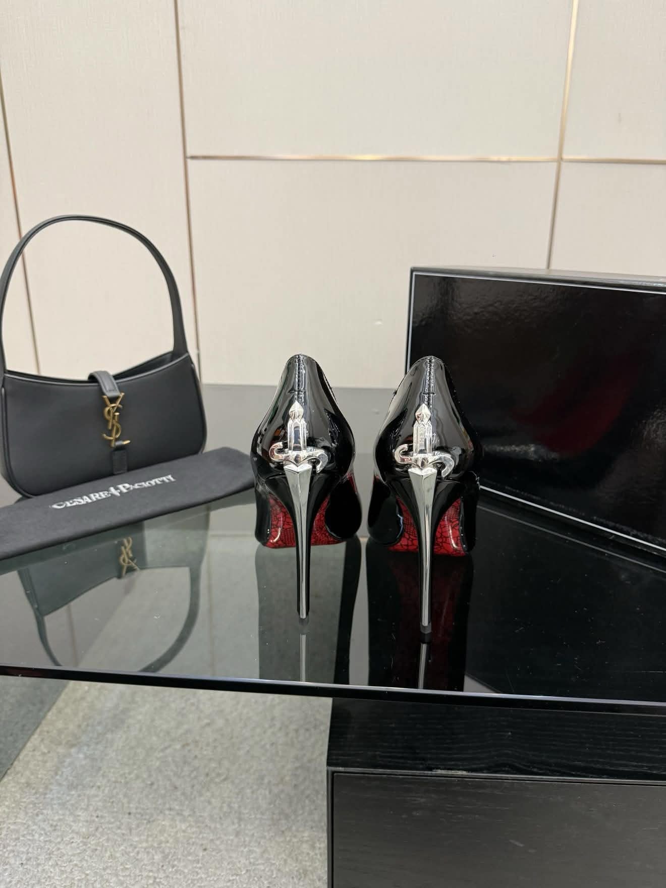 Black Red Pointed-Toe
