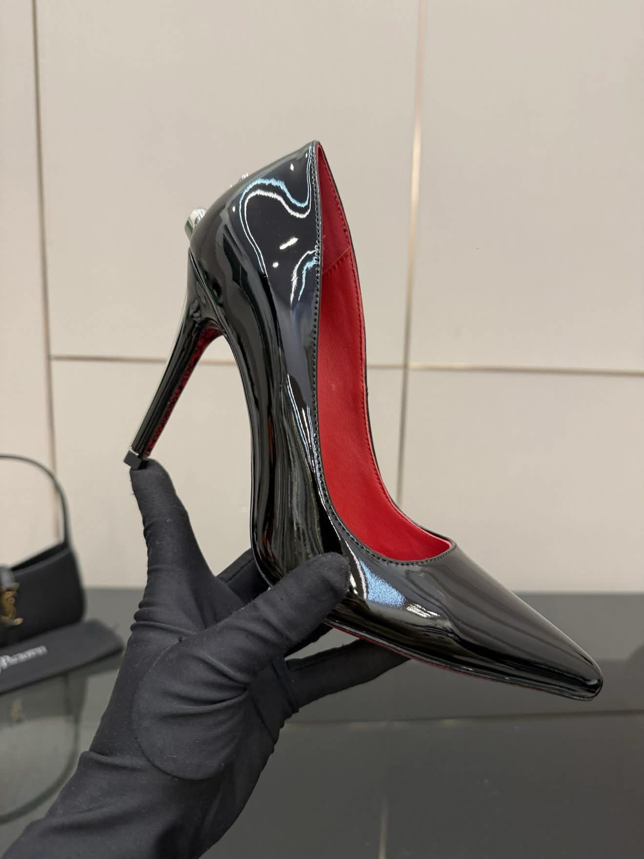 Black Red Pointed-Toe
