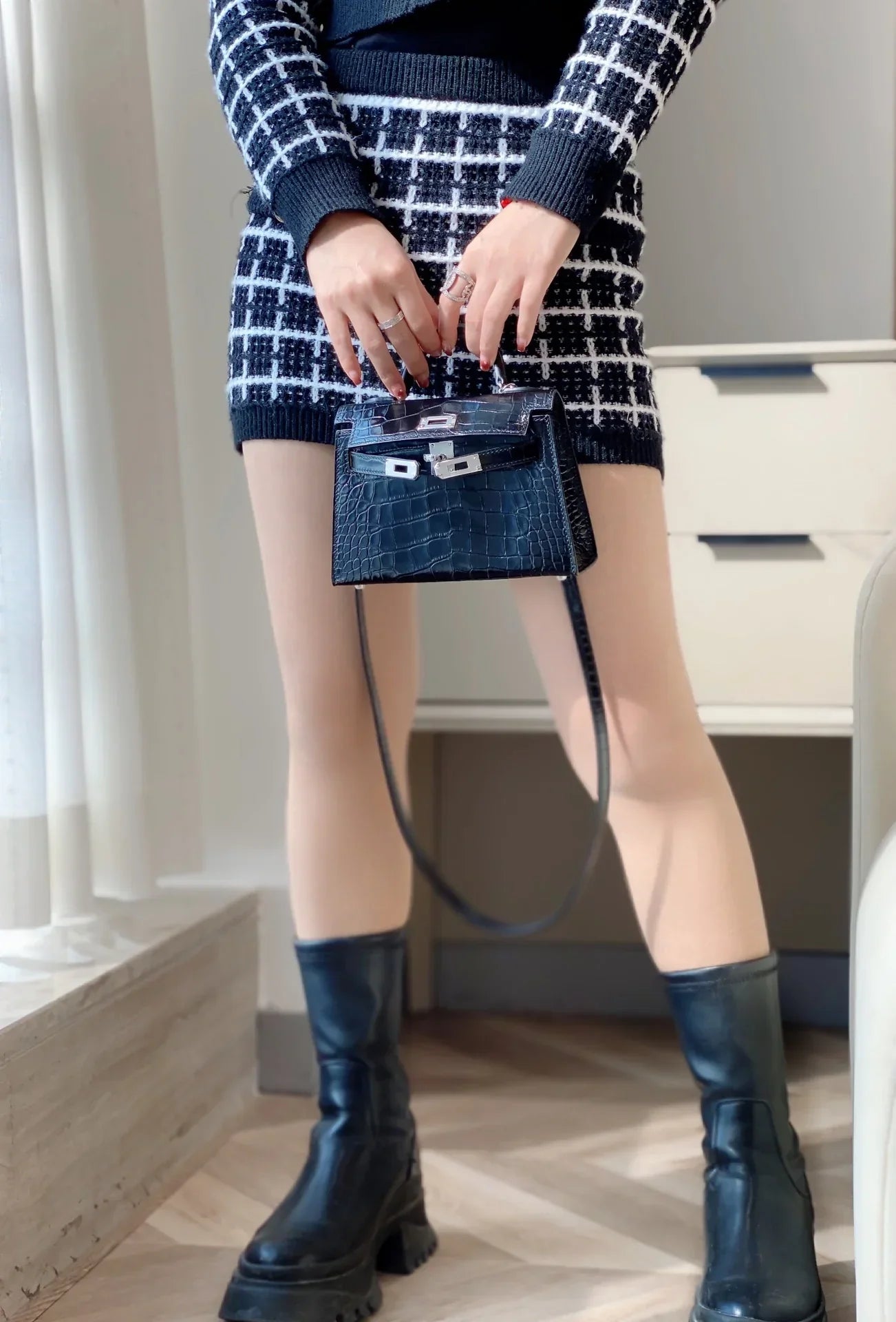 Mini 19 Black Croco Lookalike In Cowhide Leather